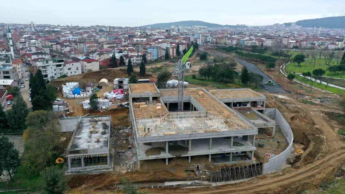 Gebze Engelsiz Yaşam Merkezi\'nde Çatı İmalatı Tamamlandı