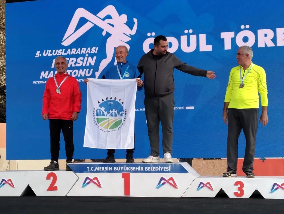 Sakarya Büyükşehir Belediyesi Spor Kulübü Atleti Ali Turan, Uluslararası Mersin Maratonu\'nda Şampiyon Oldu