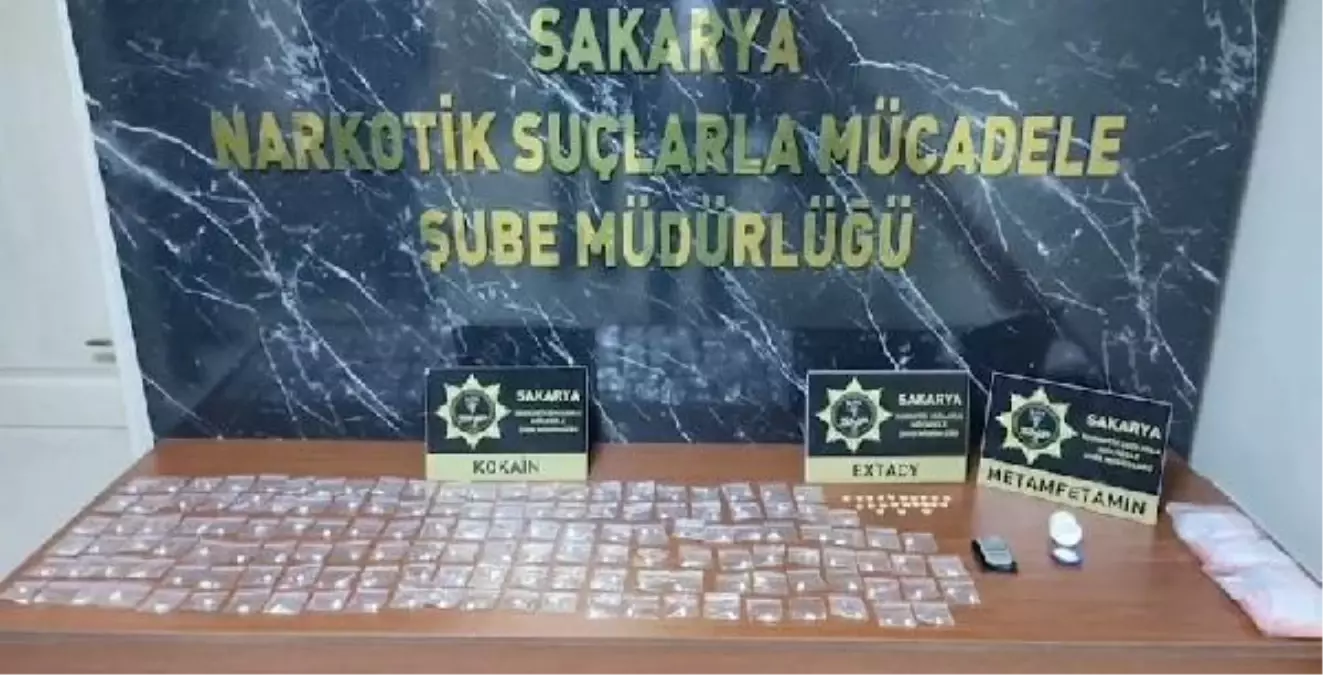Sakarya'da 13 Kilo Kokain ve Uyuşturucu Hap Ele Geçirildi