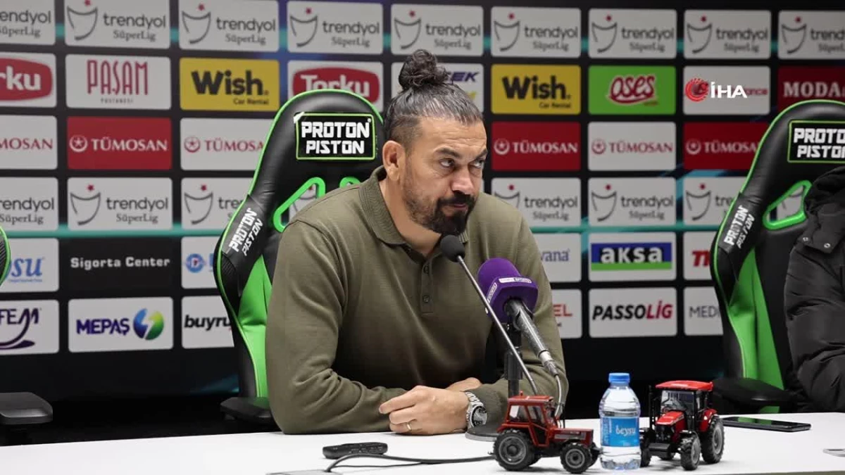 Sivasspor Teknik Direktörü Servet Çetin: İstediğimiz gibi ataklara çıktık, net pozisyonlar da bulduk