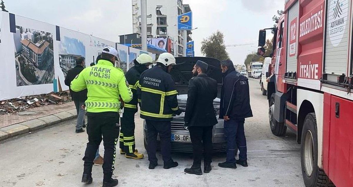 Adıyaman\'da seyir halindeki otomobil alev aldı