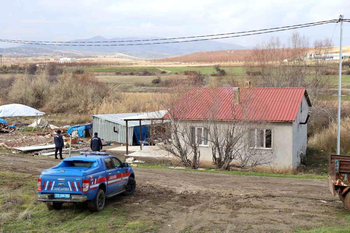 Elazığ\'da tarla suyu kavgası: 2 kişi yaralandı