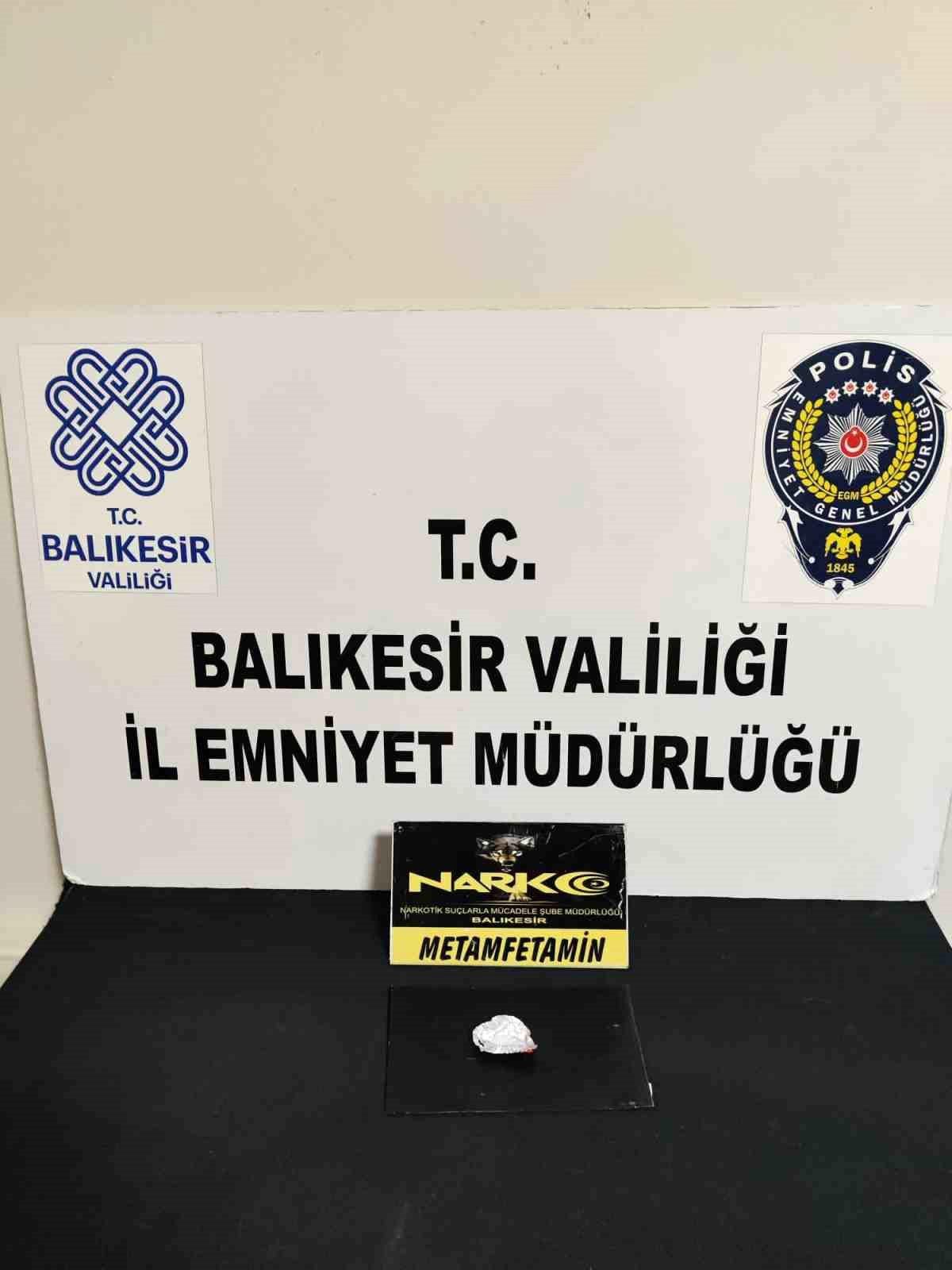 Balıkesir\'de Uyuşturucu ve Ruhsatsız Silah Operasyonu
