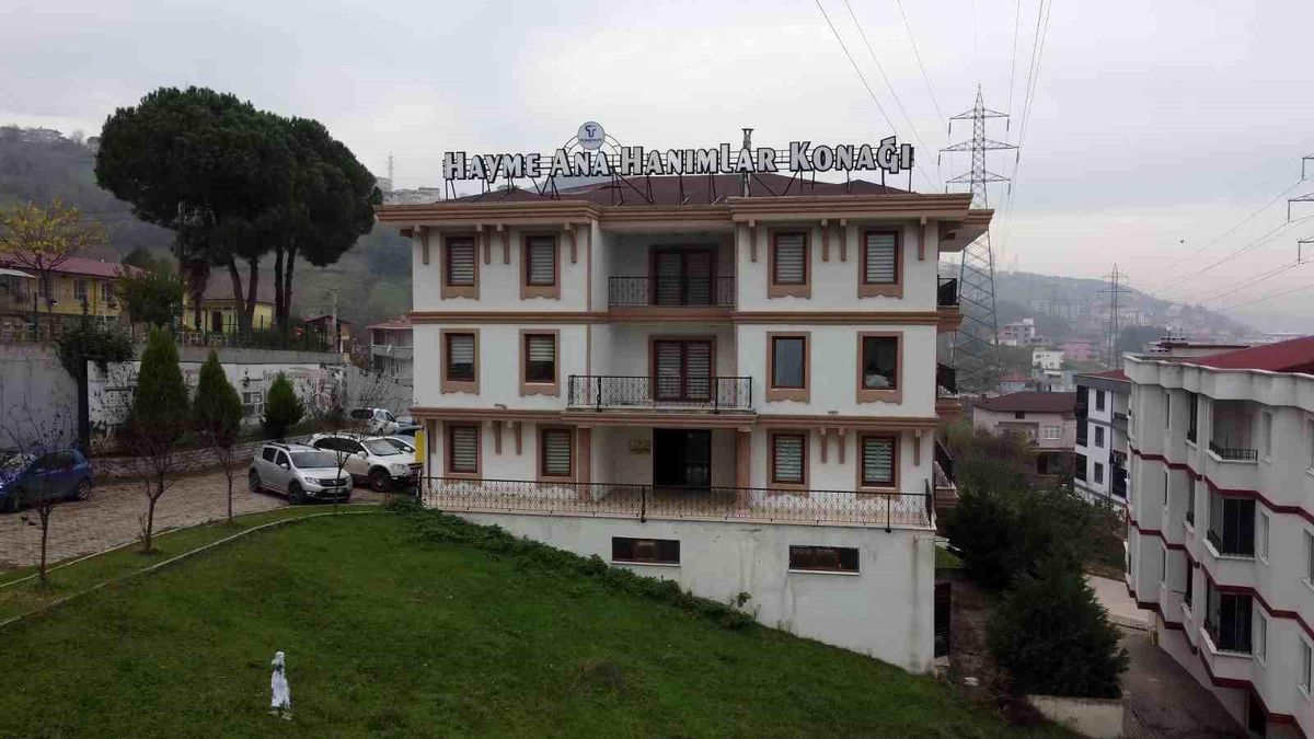 Tekkeköy Belediyesi ve İlçe Halk Eğitim Merkezi\'nden Gazze\'ye yardım