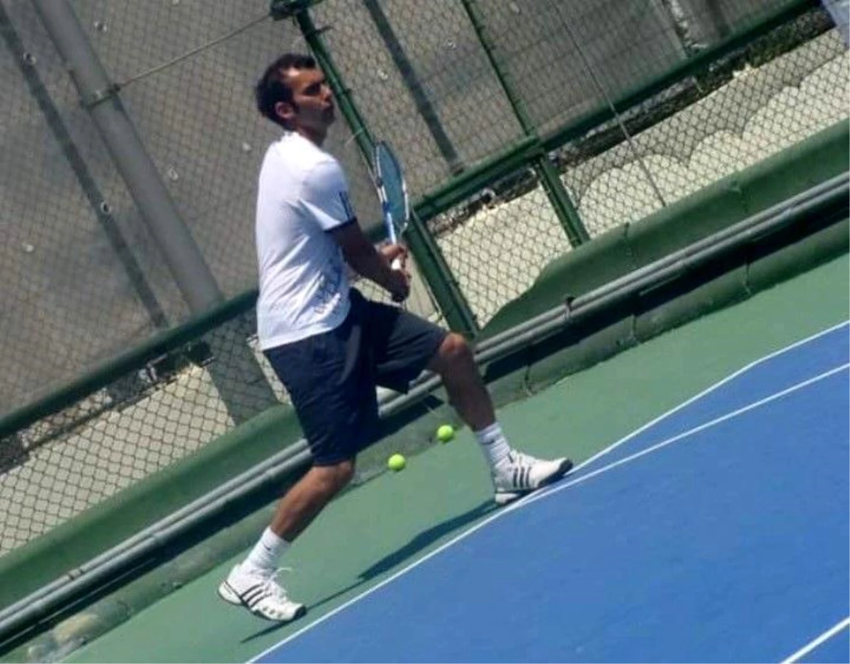 Zonguldak Tenis Deniz Spor Kulübü\'nün lisanslı tenisçisi Özkan Karaçoban Türkiye Klasman Sıralamasında birinci oldu