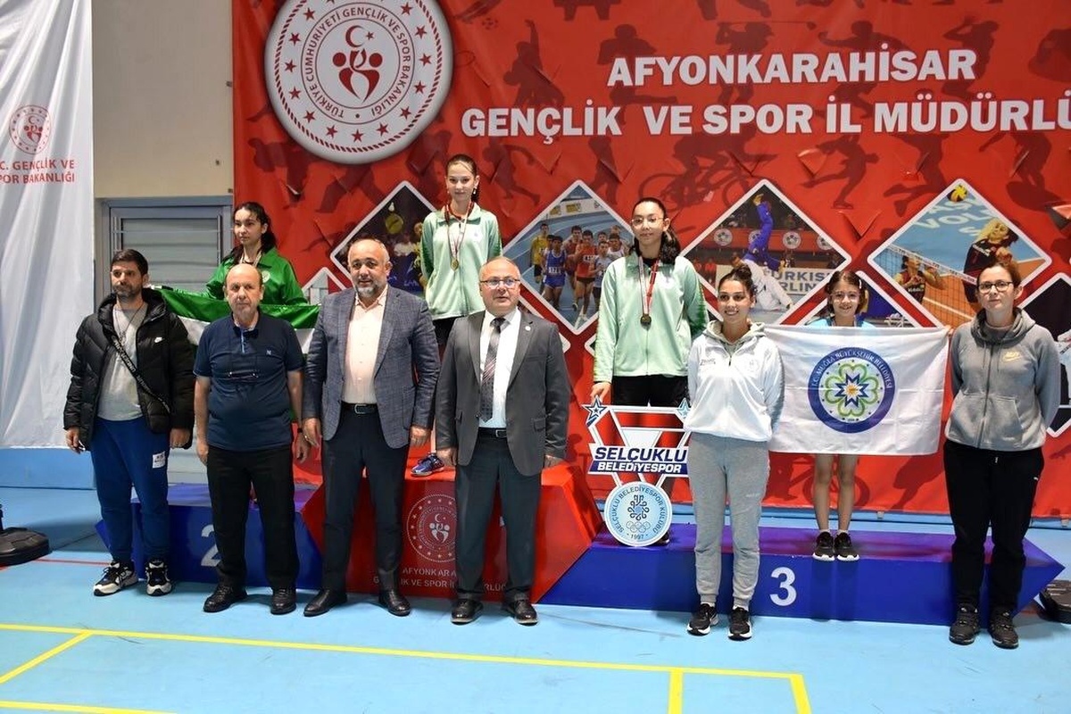Afyonkarahisar\'da Masa Tenisi Gençler Takım ve Ferdi Bölge Yarışmaları Gerçekleştirildi