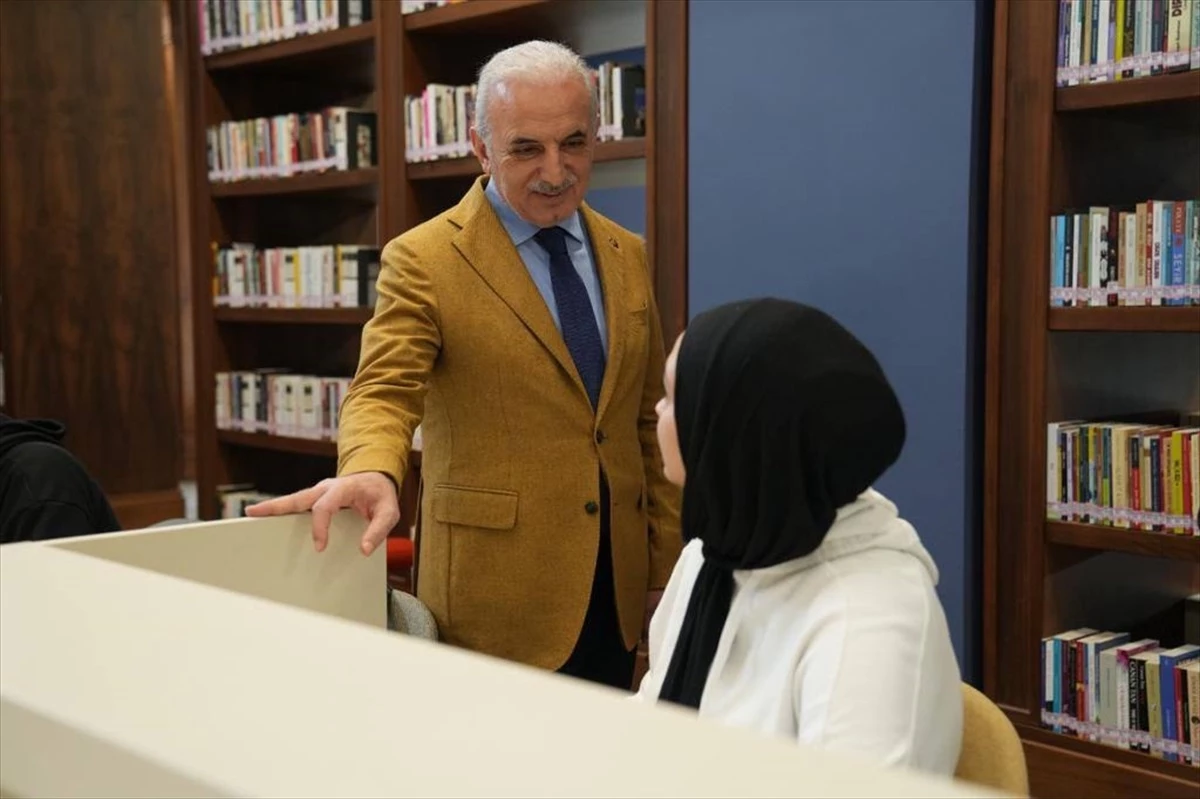 Ümraniye Belediyesi, İlk Kez Üniversiteyi Kazanan Öğrencilere Eğitim Desteği Sağladı