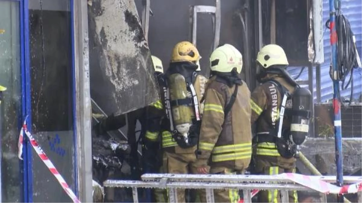 Başakşehir\'de Oto Yedek Parça Dükkanında Yangın