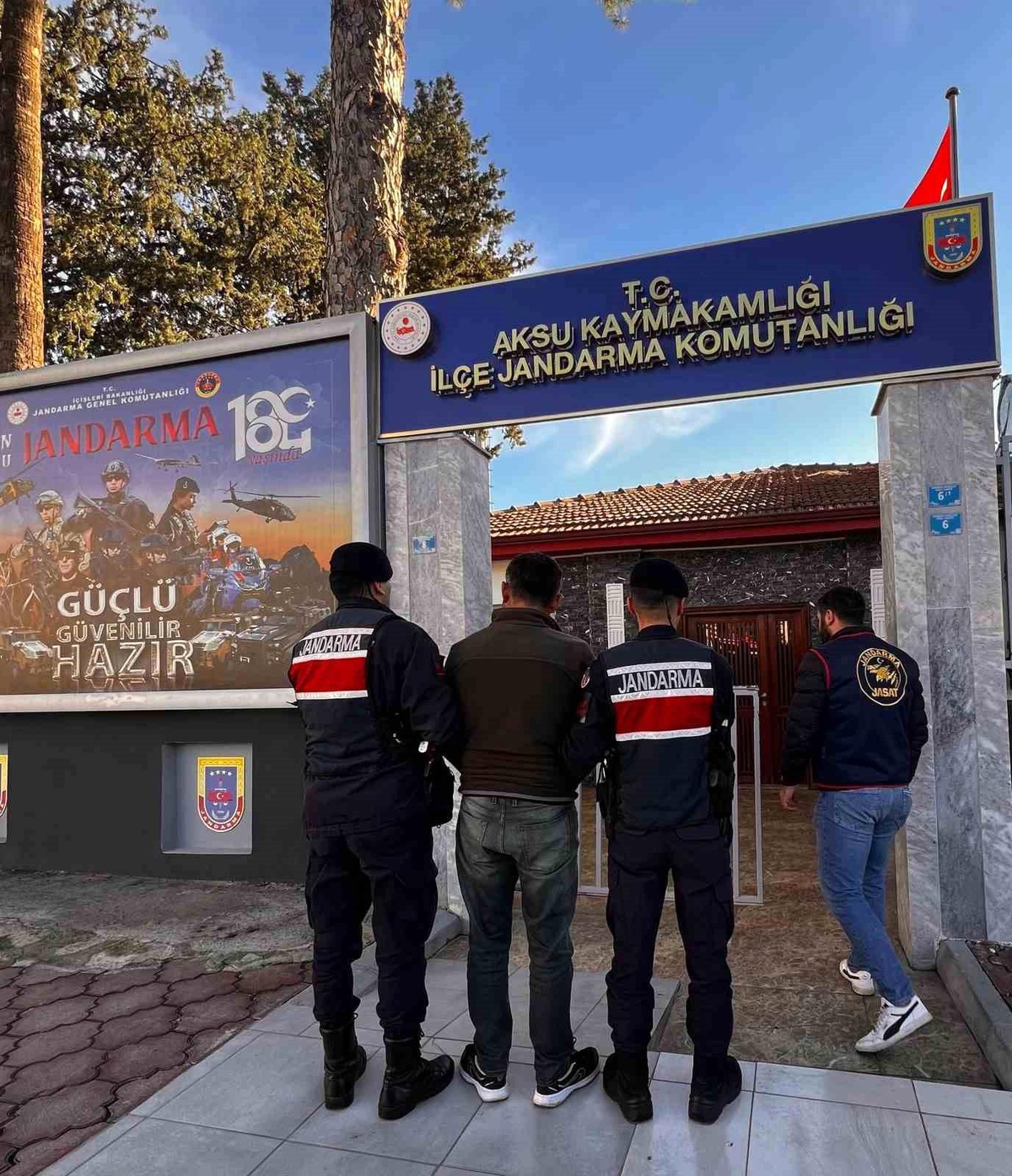 Antalya\'da suç kaydı bulunan şahıs tutuklandı
