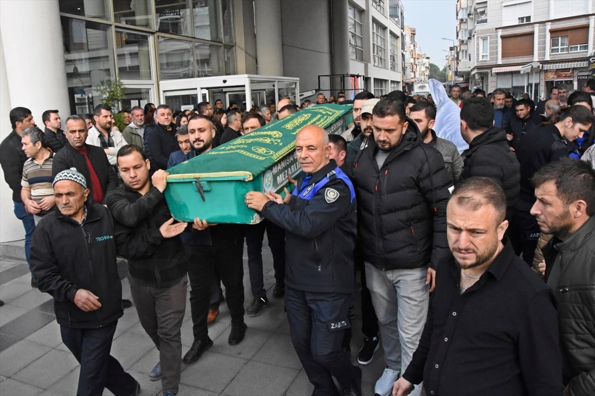 Akhisar\'da trafik kazasından ölen belediye işçisi toprağa verildi
