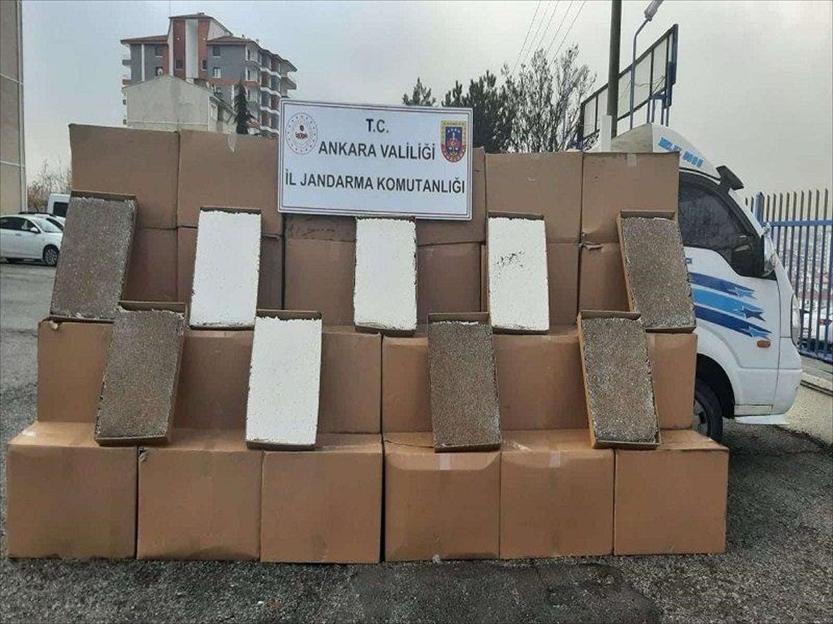 Ankara\'da Uyuşturucu Operasyonu: 3 Gözaltı, 2,5 Milyon Makaron Ele Geçirildi