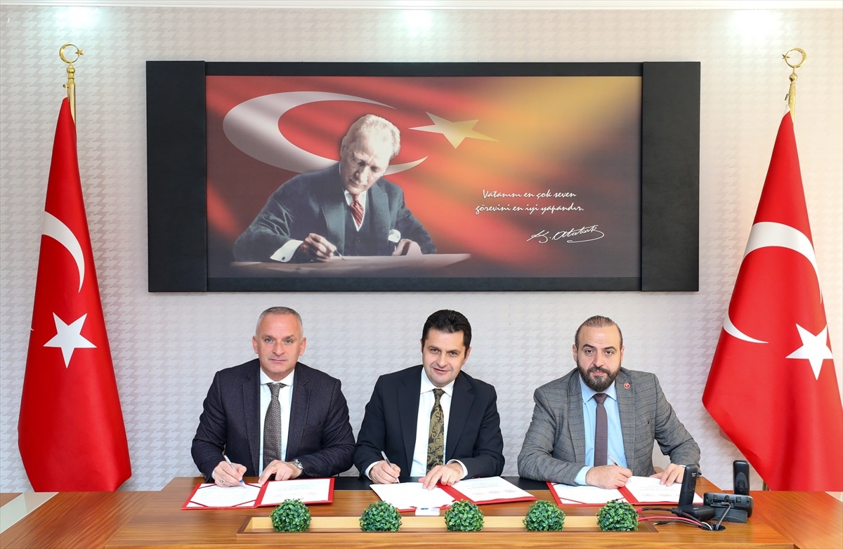 Antalya\'da \'100. Yılda İlk Spor Lisansım\' projesi hayata geçirildi