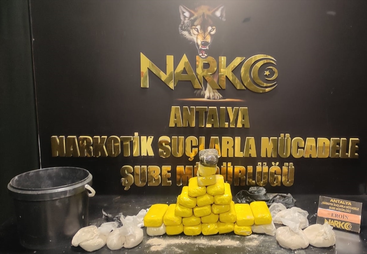 Antalya\'da 15 kilogram eroin ele geçirildi, bir şüpheli gözaltına alındı