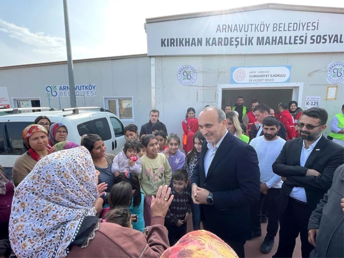 Arnavutköy Belediyesi tarafından kurulan konteyner kentte düğün