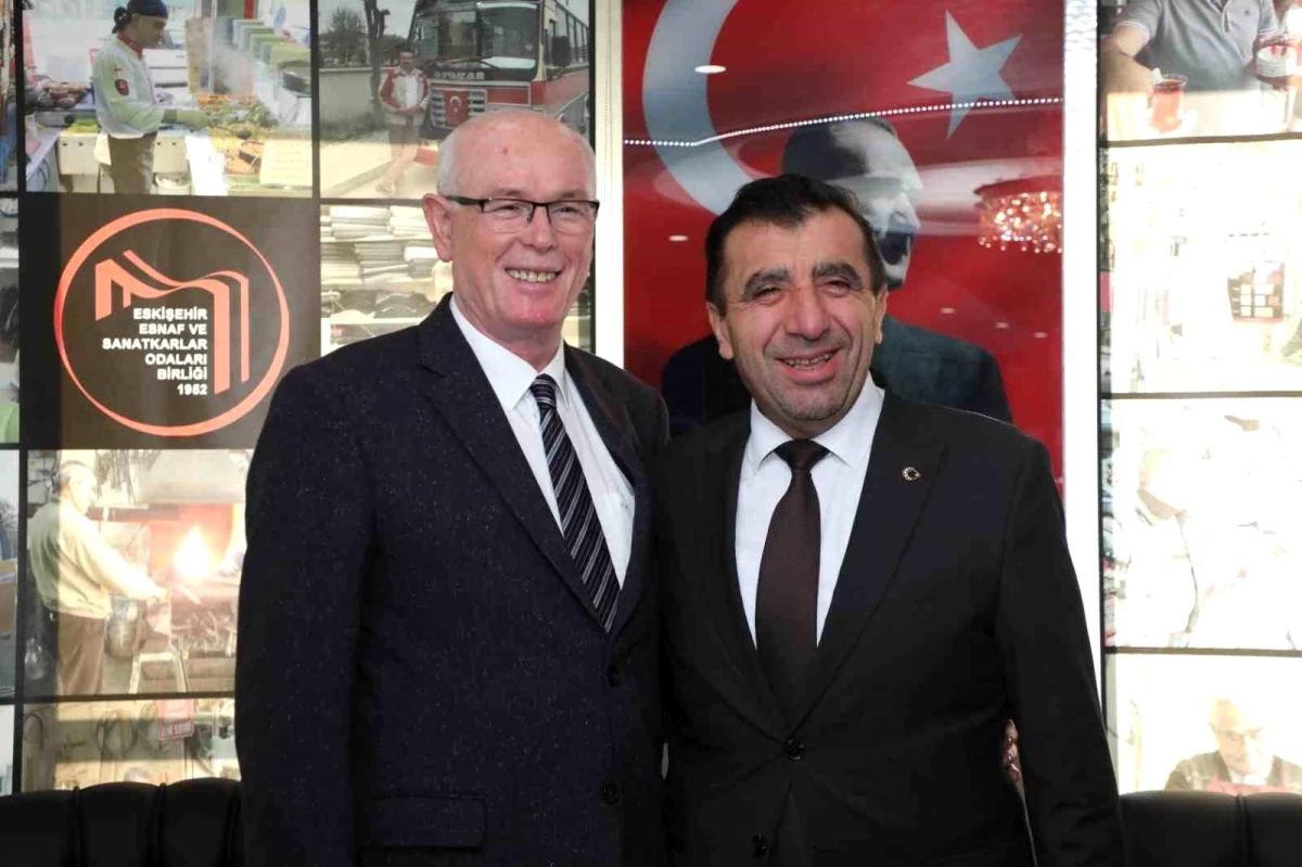 Odunpazarı Belediye Başkanı Kazım Kurt, Eskişehir Esnaf ve Sanatkarlar Odaları Birliği\'ni ziyaret etti