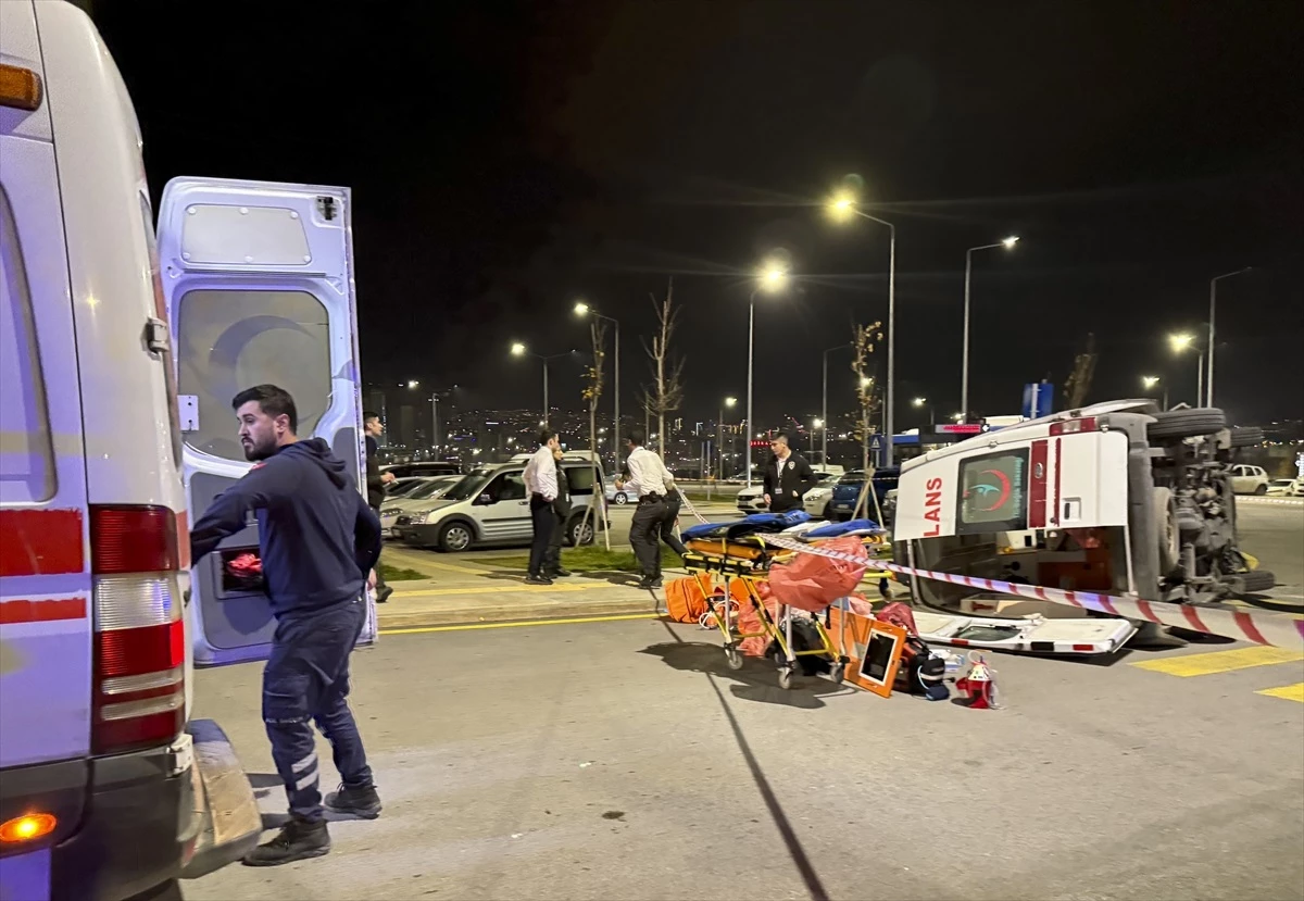 Başkentte ambulans kaza yaptı