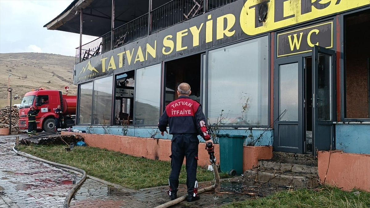 Bitlis\'te bir kafede çıkan yangın söndürüldü