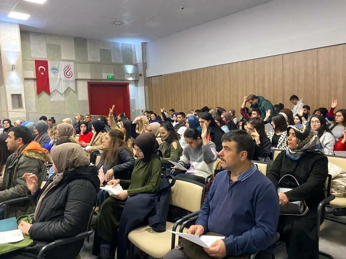 Kayseri Büyükşehir Belediyesi Mutlu Evlilik Akademisi Eğitimlerine Devam Ediyor