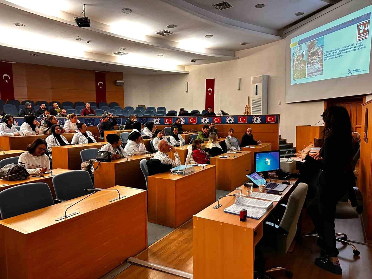 Düzce Belediyesi Çalışanlarına İş Güvenliği Eğitimi Veriyor