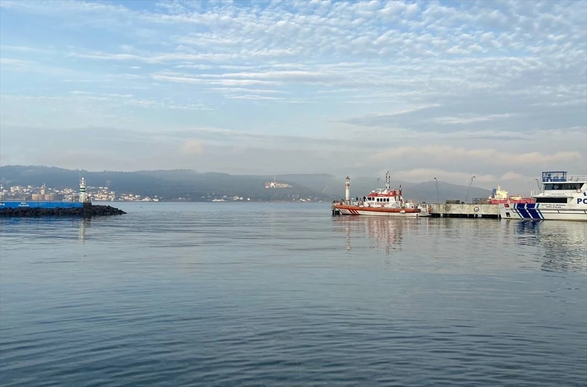 Çanakkale Boğazı\'nda yoğun sis nedeniyle gemi trafiği durduruldu