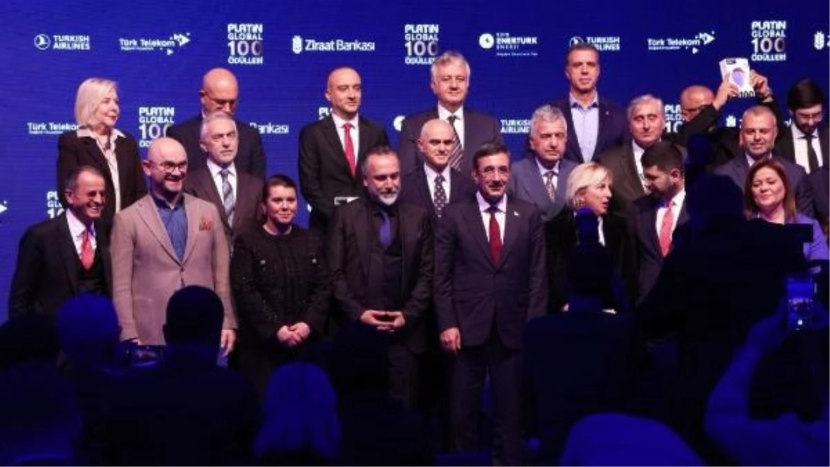 Cevdet Yılmaz, Platin Global 100 Ödülleri Töreni\'ne katıldı