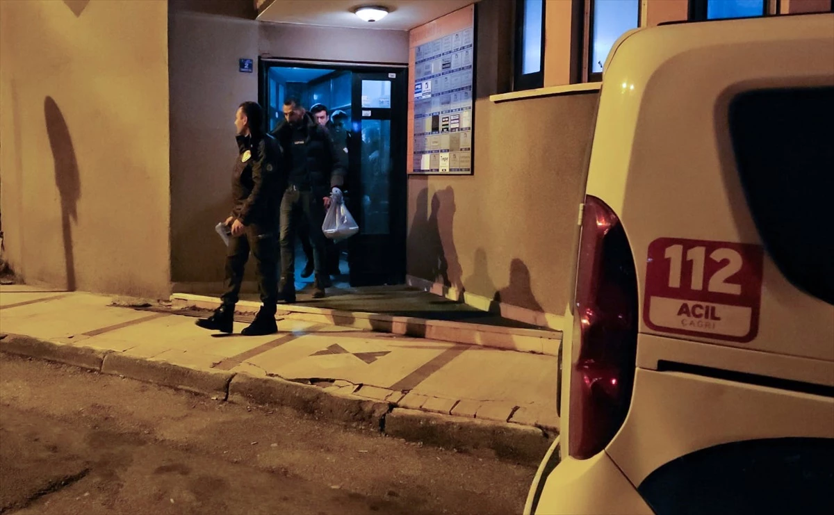 Çorum\'da polis kovalamacasıyla yakalanan kişilere ait araç ve iş yerinde uyuşturucu ele geçirildi