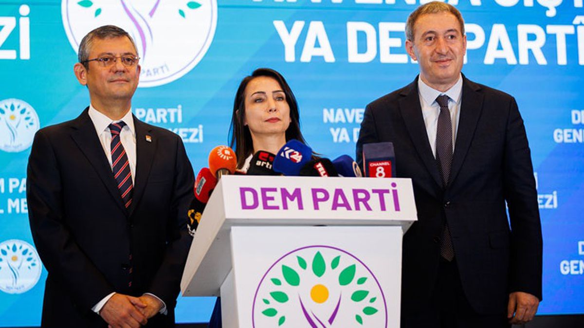 Özgür Özel ile görüşen DEM Parti Eş Genel Başkanı Hatimoğulları\'nın dili sürçtü: CHP\'nin Eş Başkanı diyesim geldi