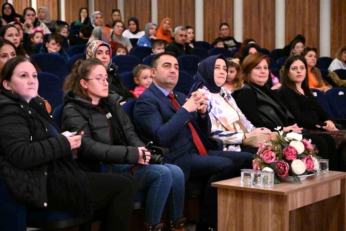 Biga Kitap Festivali\'nde Deniz Alter ile Çocuklarla Felsefe Söyleşisi