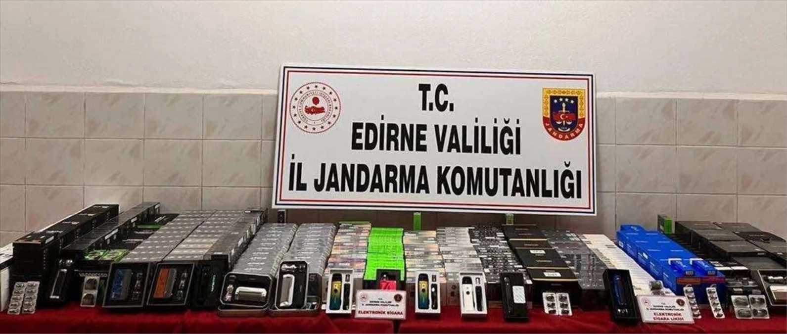 Edirne\'de Otomobilde 450 Elektronik Sigara Kaçağı Ele Geçirildi