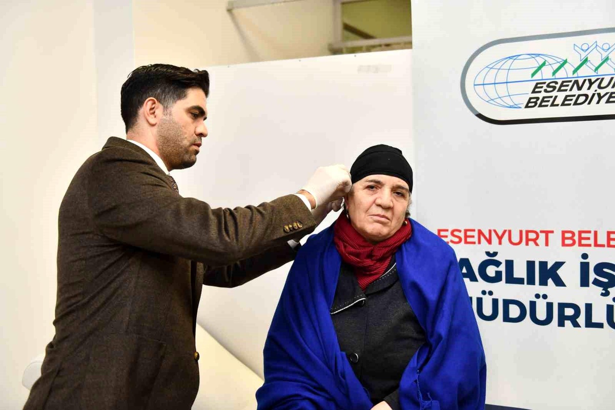 Esenyurt Belediyesi\'nden İşitme Cihazı Desteği Alan İpek Deli, Duyma Problemini Çözdü