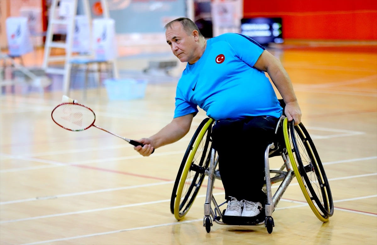 Felçli sporcu Avni Kertmen, para badmintonla başarılarına devam ediyor
