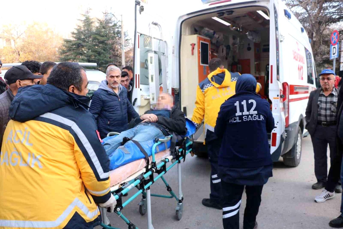 Afyonkarahisar\'da kahvehanede silahlı kavga: 1 yaralı