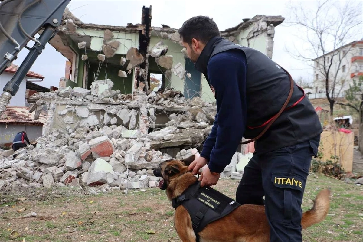 Kırıkkale Belediyesi İtfaiye Müdürlüğü\'ne arama kurtarma köpeği dahil edildi