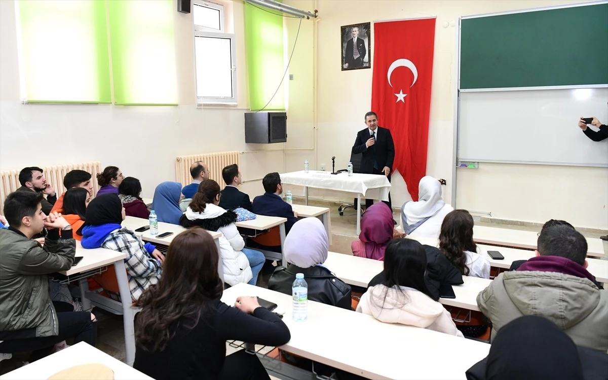 Kırşehir Valisi Hüdayar Mete Buhara, KAEÜ öğrencileriyle buluştu