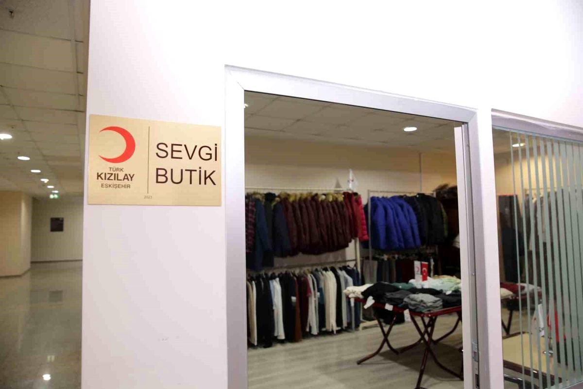 ESOGÜ ve Türk Kızılayı işbirliğiyle Kızılay Butik açıldı