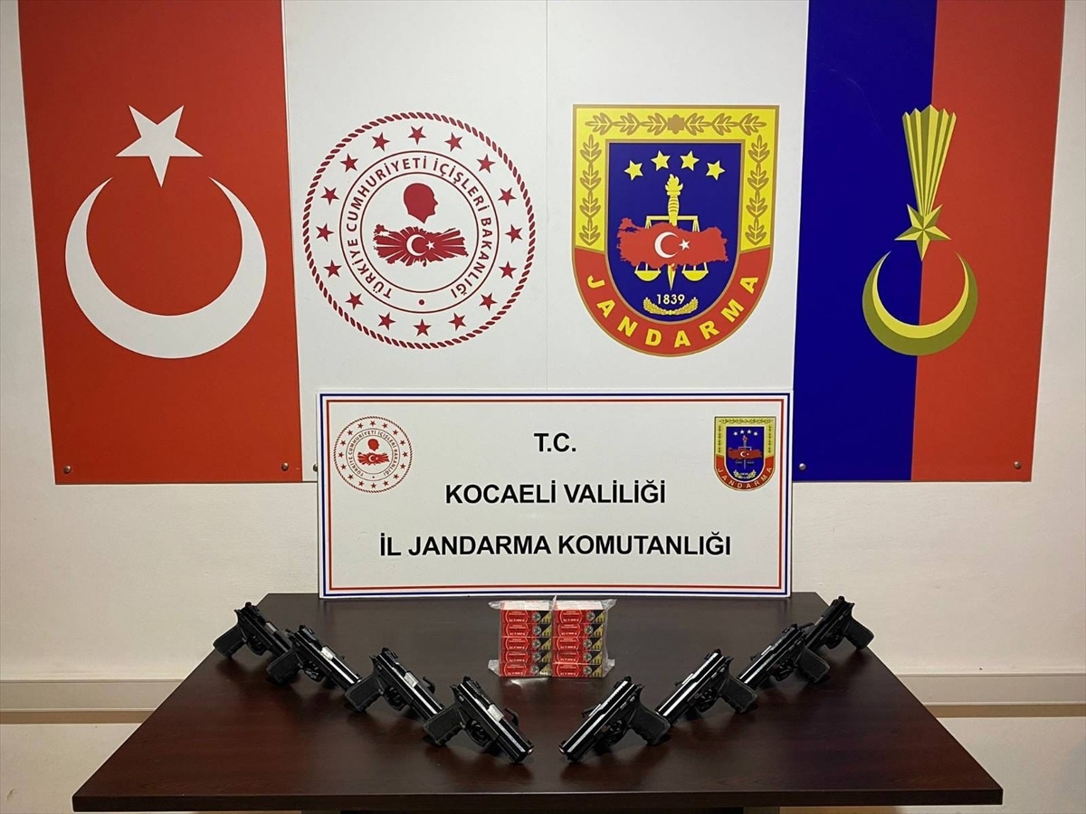 Kocaeli\'de kaçakçılık operasyonu: 2 tutuklama