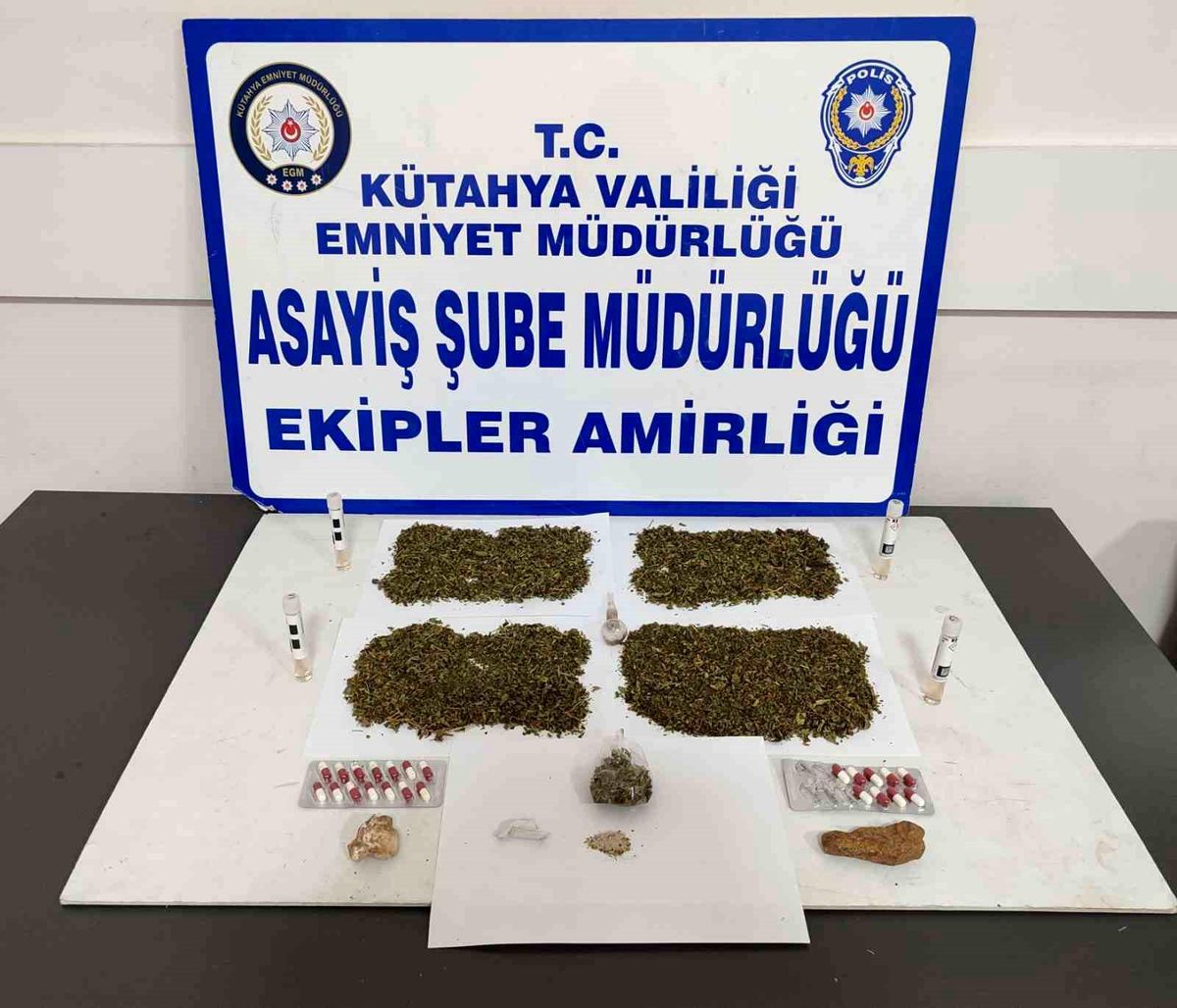 Kütahya\'da Uyuşturucu Operasyonu: 4 Gözaltı