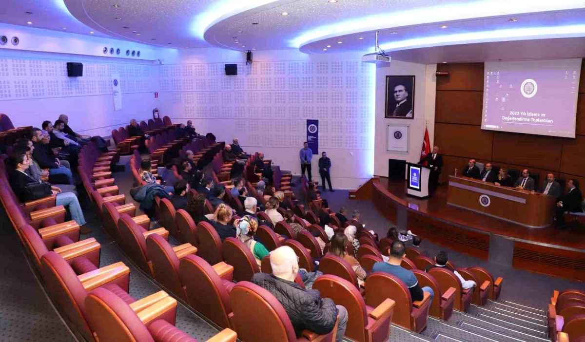 Atatürk Üniversitesi Rektörü Prof. Dr. Ömer Çomaklı, birimlerin 2022 yılı akademik performanslarını değerlendirdi