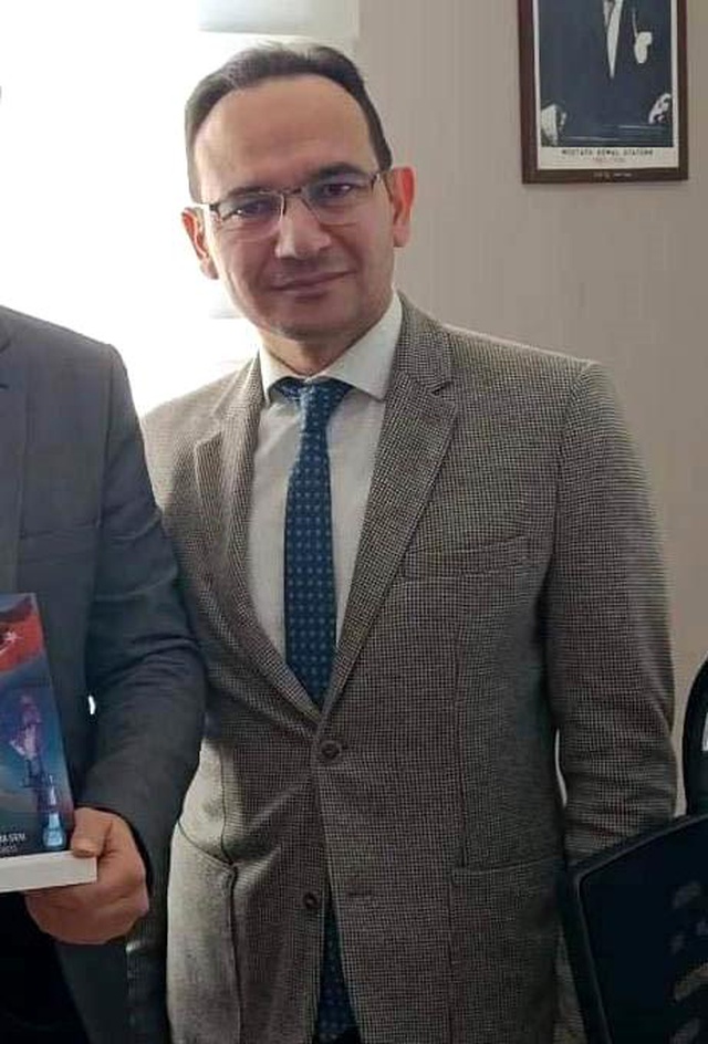 Denizli'de dehşet: Müdür yardımcısı boğazı bıçakla kesilmiş halde bulundu Denizli'de dehşet: Müdür yardımcısı boğazı bıçakla kesilmiş halde bulundu
