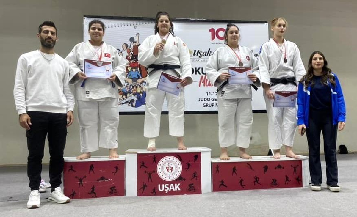 Salihlili Sporcular Uşak\'ta Madalyalar Kazandı