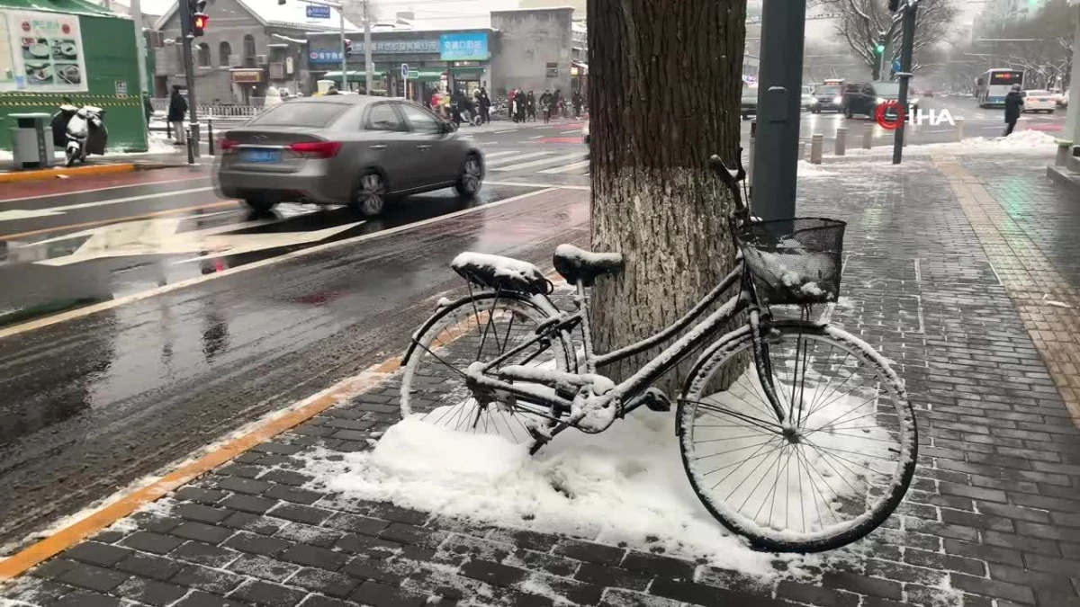Pekin\'de kar yağışı etkili oldu: Seferler durdu, okullar kapatıldı