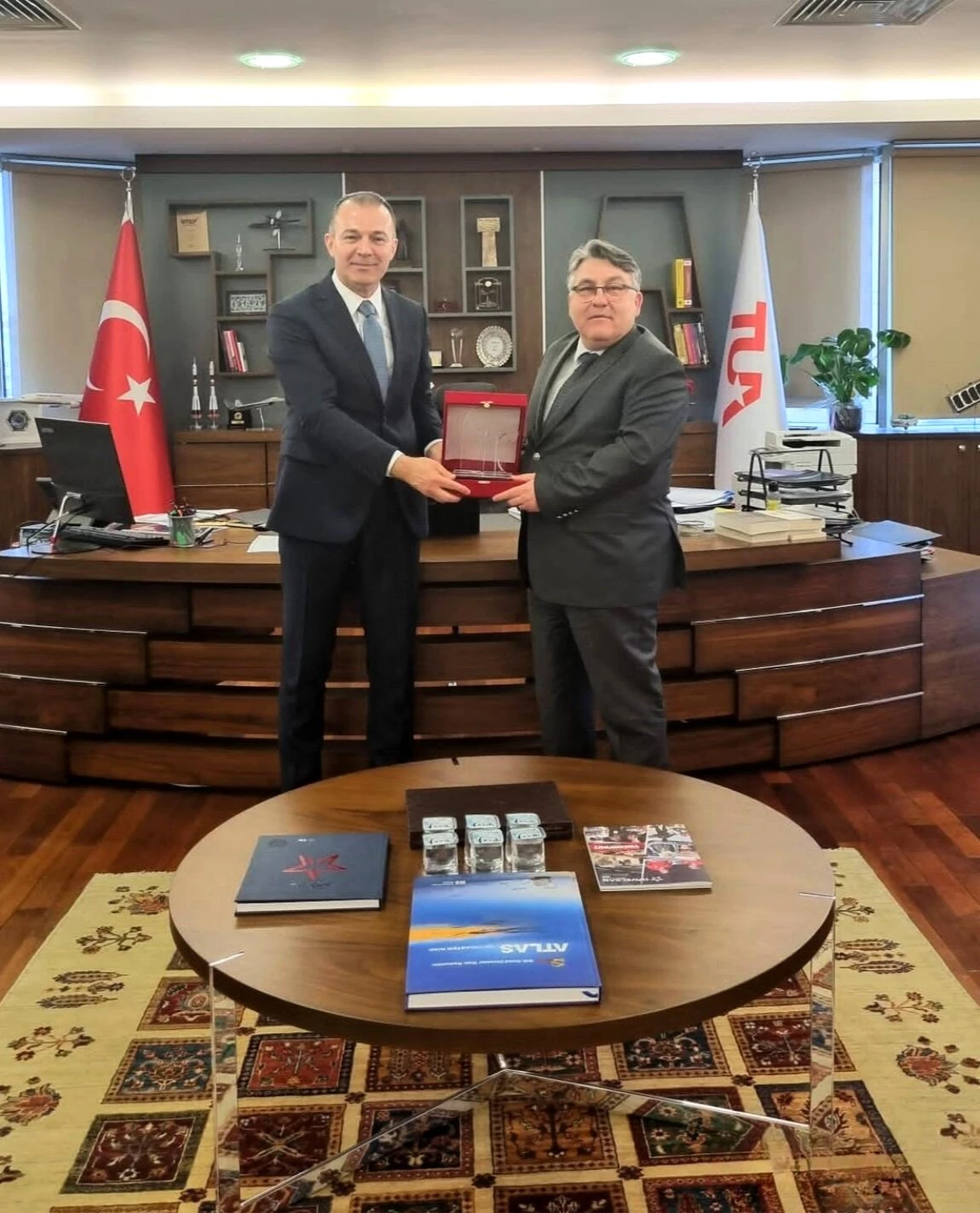 Zonguldak Bülent Ecevit Üniversitesi Rektörü Türkiye Uzay Ajansı Başkanı\'na ziyarette bulundu