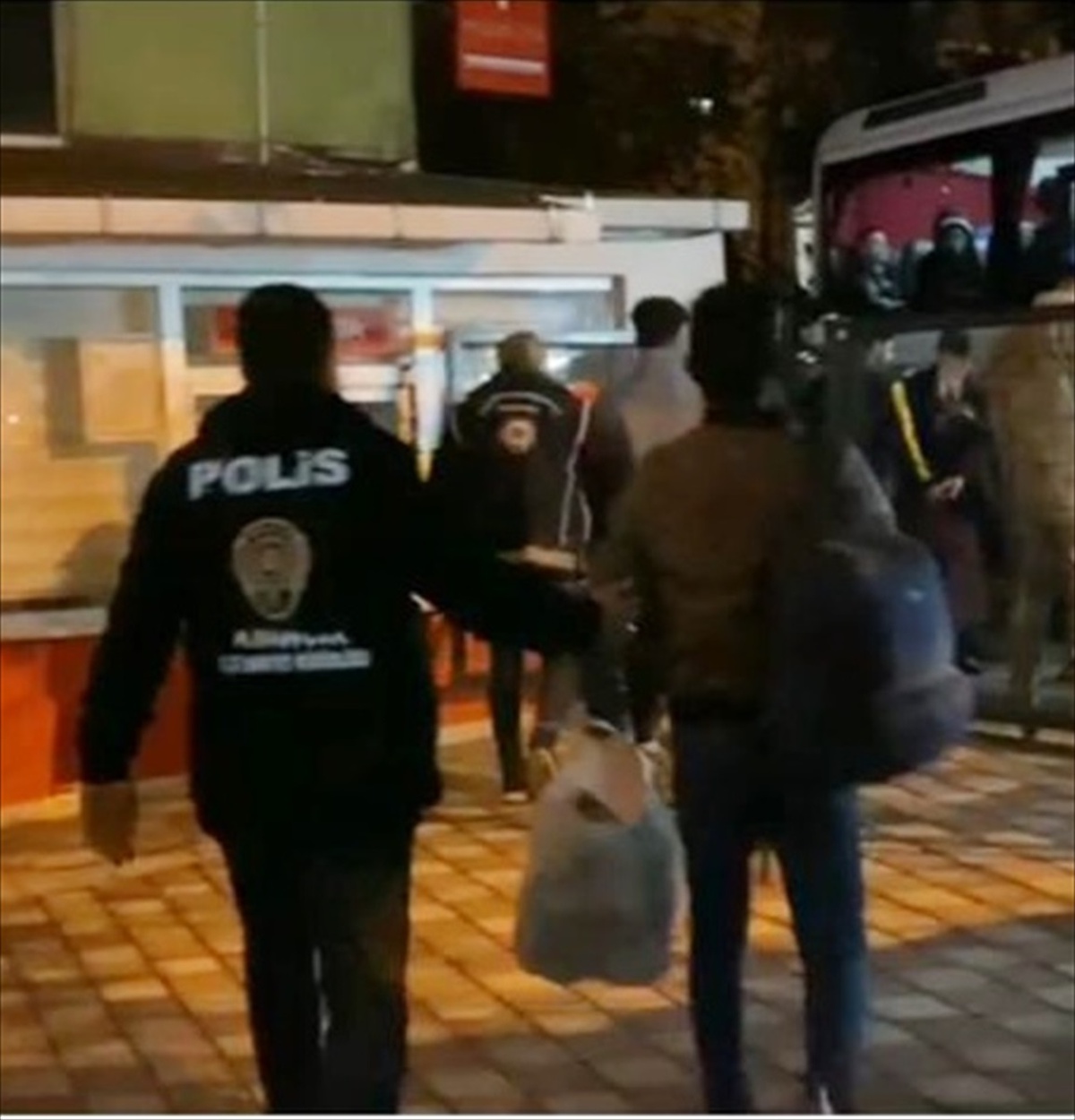 Sinop\'ta polis 7 düzensiz göçmeni yakaladı