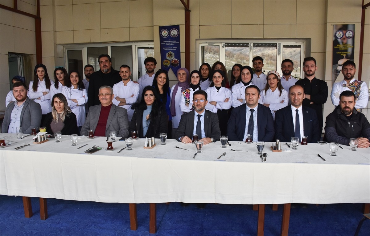 Şırnak Üniversitesi öğrencileri yöreye özgü yemekleri hazırlıyor