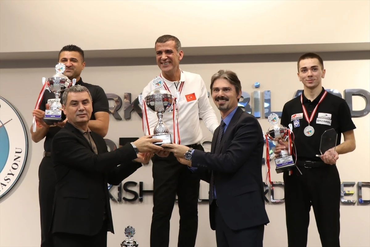 Tayfun Taşdemir 3 Bant Bilardo Türkiye Şampiyonası\'nda zirvede