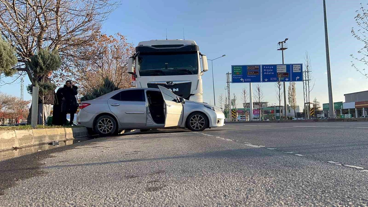 Aksaray\'da tır ile otomobil çarpıştı: 3 yaralı