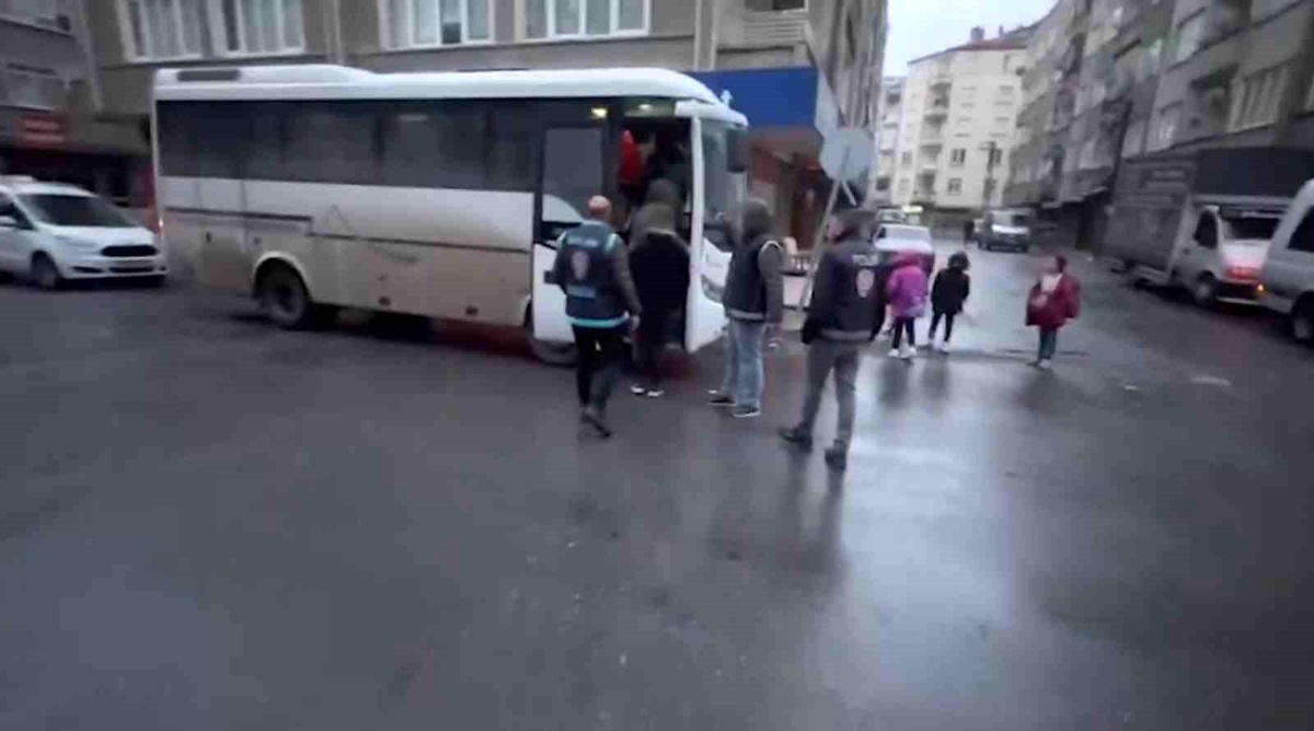 Kayseri\'de 27 Göçmen Kaçakçısı Yakalandı