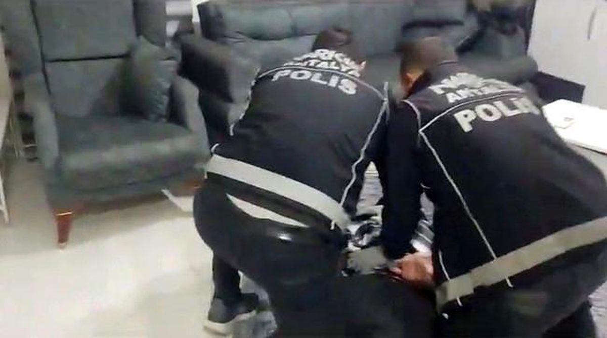 Antalya\'da 15 Kilogram Uyuşturucu Maddesi Ele Geçirildi