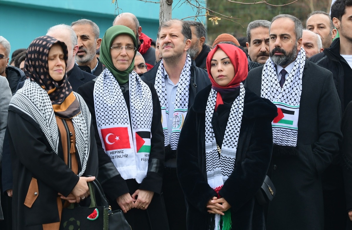 Van YYÜ\'de İsrail\'in Gazze\'ye saldırılarını protesto yürüyüşü düzenlendi