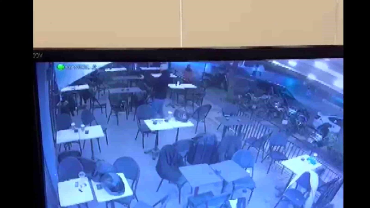 Adana\'da Starbucks\'a pompalı tüfekli saldırı anı güvenlik kamerasında